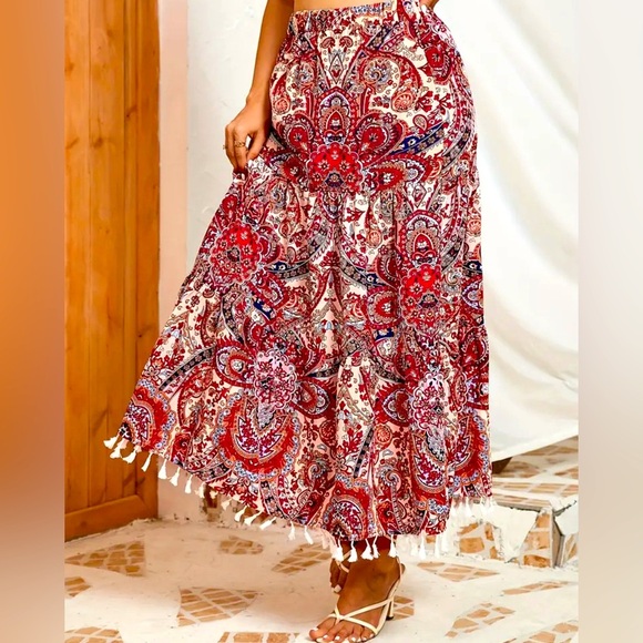 Amazon Dresses & Skirts - Bohemian Paisley Print Maxi Skirt - size medium
